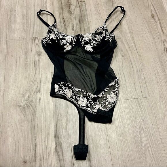 Victoria’s Secret teddy black mesh cream embroidery underwire sz36C NWOT vintage - Picture 9 of 15